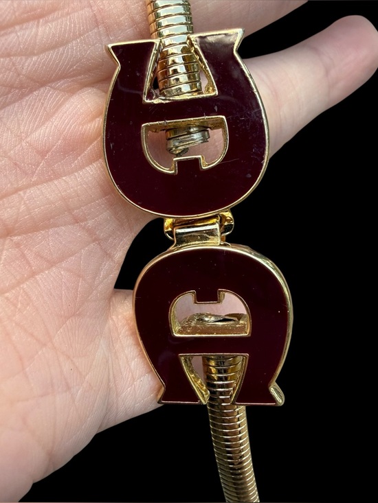 (4 PC LOT) VTG Etienne Aigner Enameled Logo Stretch Belt 28” Earrings & Pill Box main image 10